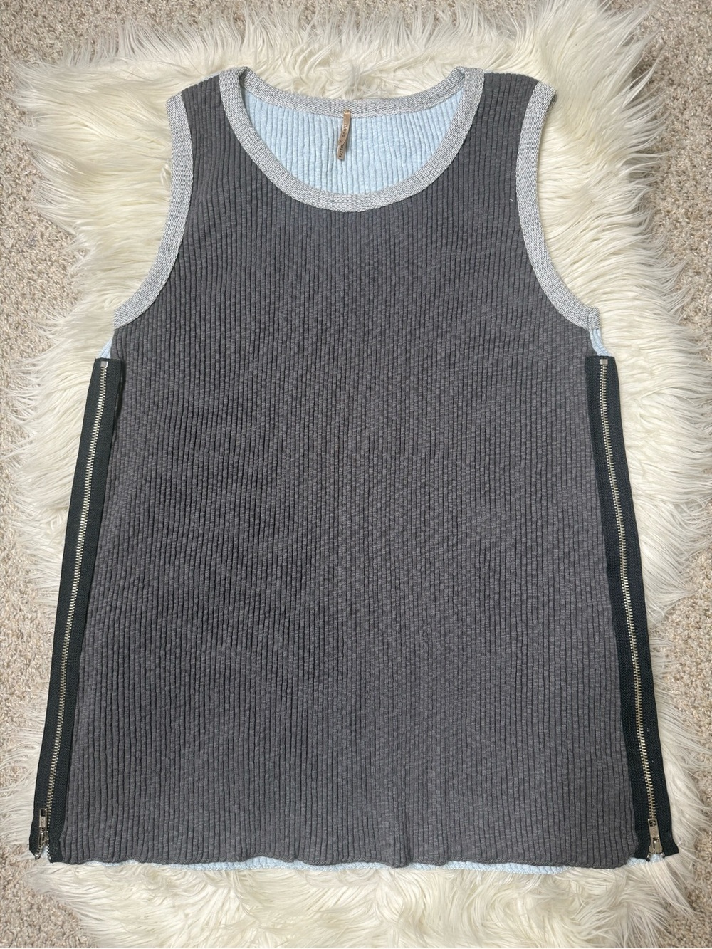 Pete Collection Ribbed Sleeveless Knit Top Side Zippers Grey Blue USA Med